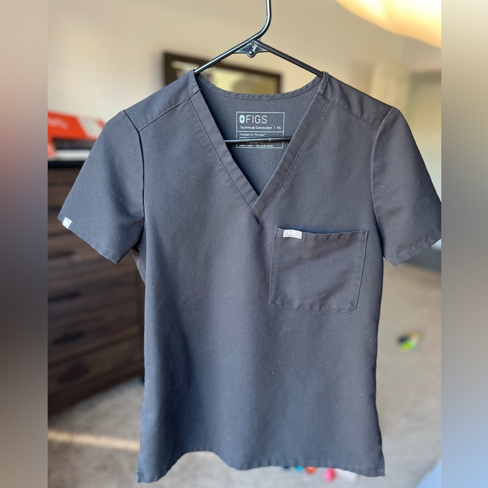 Catarina Black One-Pocket Scrub Top